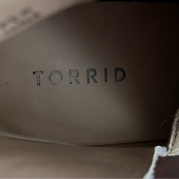 Torrid Tan Faux Leather V-Cut Booties Size 8 - Picture 8 of 9